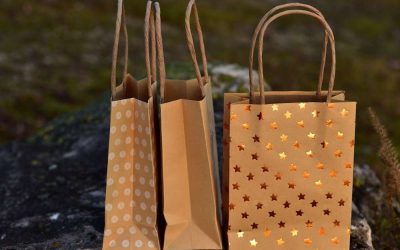 How to Make a Bag Out of Christmas Paper